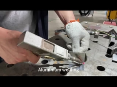 4 इन 1 कूलिंग टाइप वाटर कूलिंग फाइबर लेजर वेल्डिंग मशीन धातुओं के लिए हैंडहेल्ड